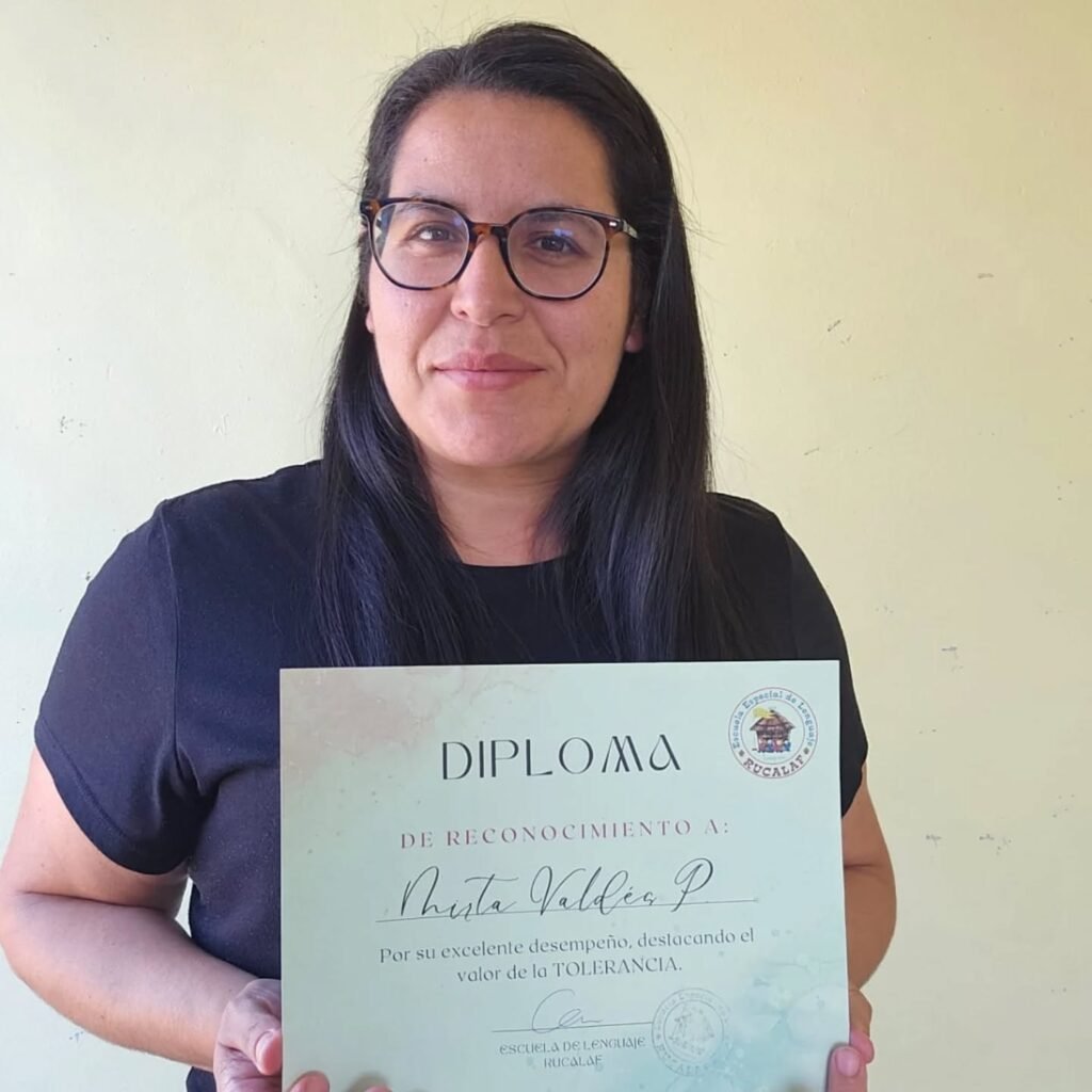 Instagram post from esc.lenguajerucalaf. This post is in position 8.